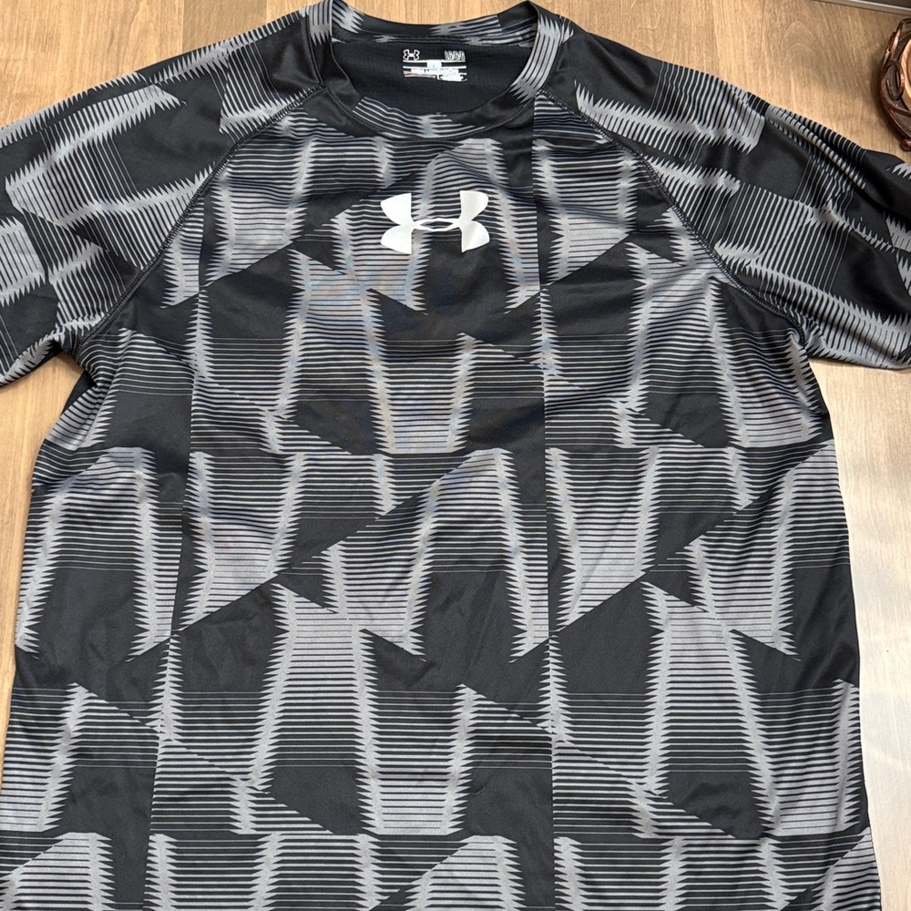 Under Armour Black and White Patterned Tee